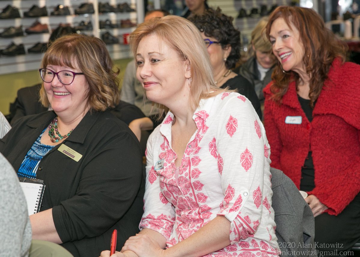 KitsMeetup's tweet image. Thanks so much @RaiseADream_ ! Dynamic #KitsMeetup presentation. Relationship building #networking to attract sponsor alliances. @kitsonbroadway @FootSolutionsBC @kitsilano