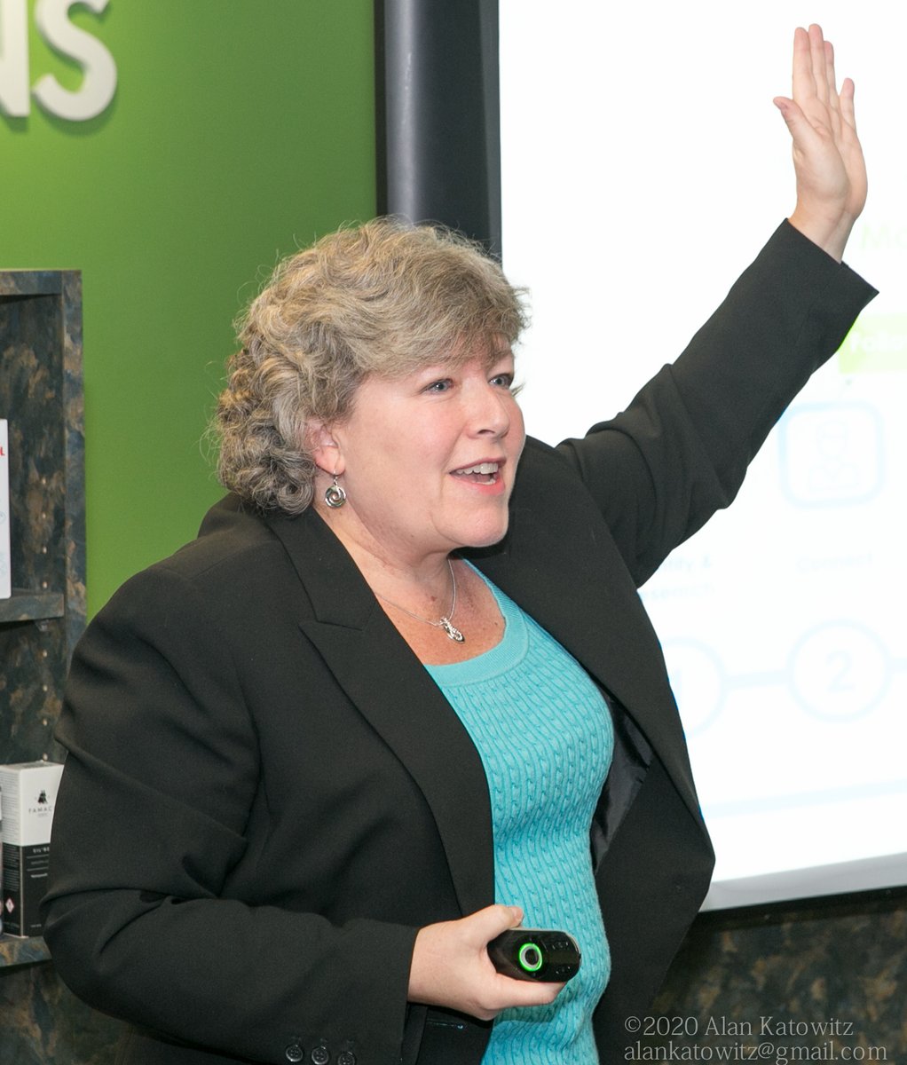 KitsMeetup's tweet image. Thanks so much @RaiseADream_ ! Dynamic #KitsMeetup presentation. Relationship building #networking to attract sponsor alliances. @kitsonbroadway @FootSolutionsBC @kitsilano