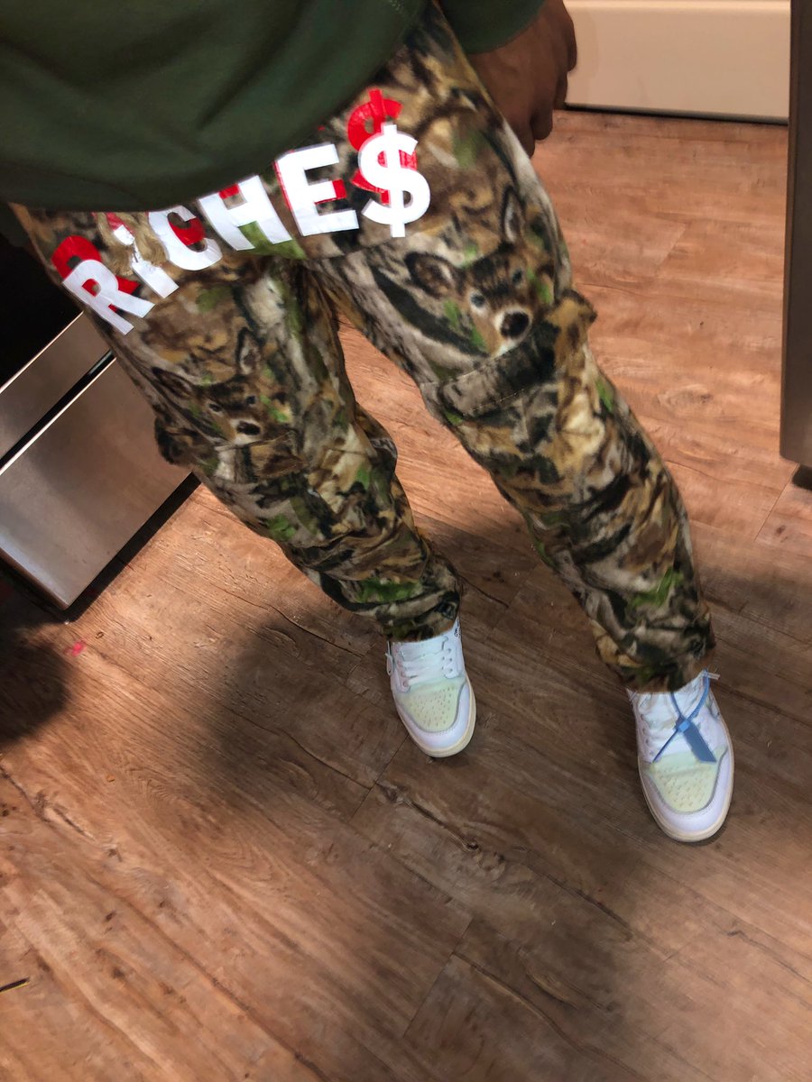 HumbleHustle__'s tweet image. I made some pants last night...⭐️

-RICHE$ WEALTH CLUB