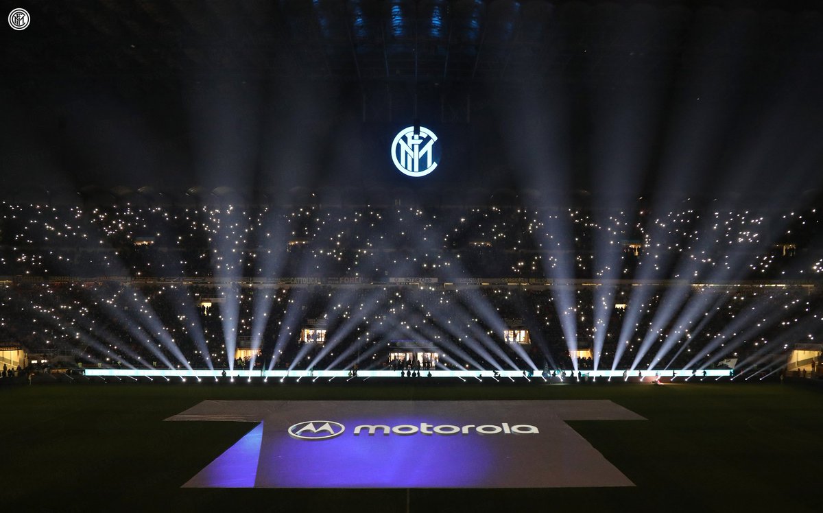 Inter_en's tweet photo. 🌌 | #INTERLIGHTSHOW

An incredible spectacle during the build-up to #InterAtalanta: all the photos here 👉 https://t.co/ITapAMIimu https://t.co/N5UnLKdHaH