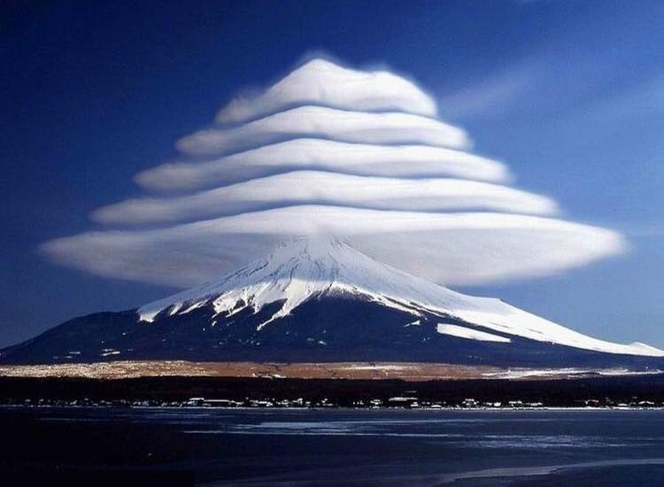 friend334's tweet photo. #Japanese #FujiDağı #富士山 #Fujisan https://t.co/jOjV6kweai