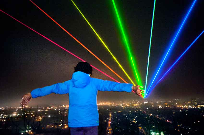 newsgirlct's tweet image. New Haven's Angel of Peace once more a beacon of light bit.ly/2QQ7wz9  #NHV #CT #EastRock @rbeachnhr  #Peace