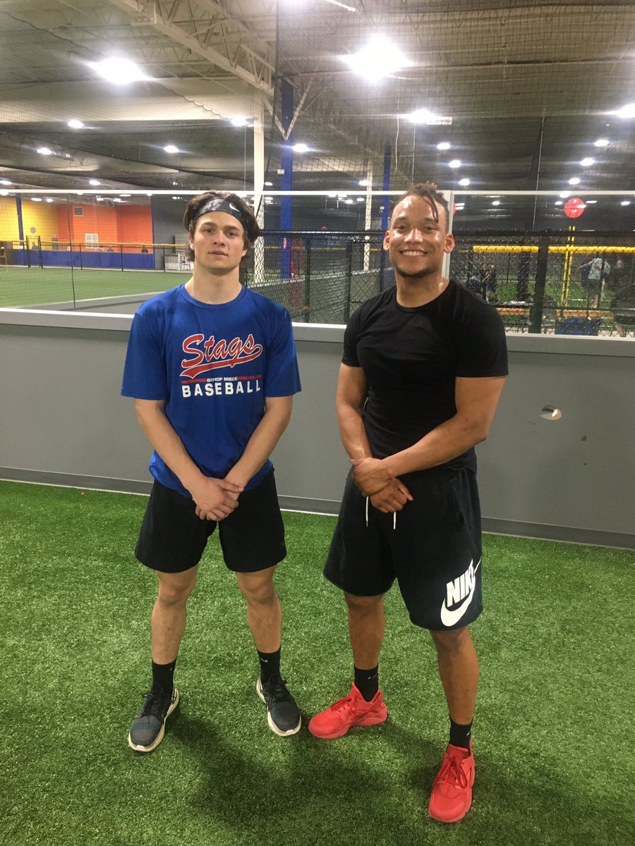 GrindHardKC's tweet photo. Shout out to @GrantFussell and @Isaiah2Gifted for coming in tonight and putting in work 👣🏈
#GrindHardKC
#MiegeFootball
#MNU
#ArenaBall https://t.co/LQukQpIcpL