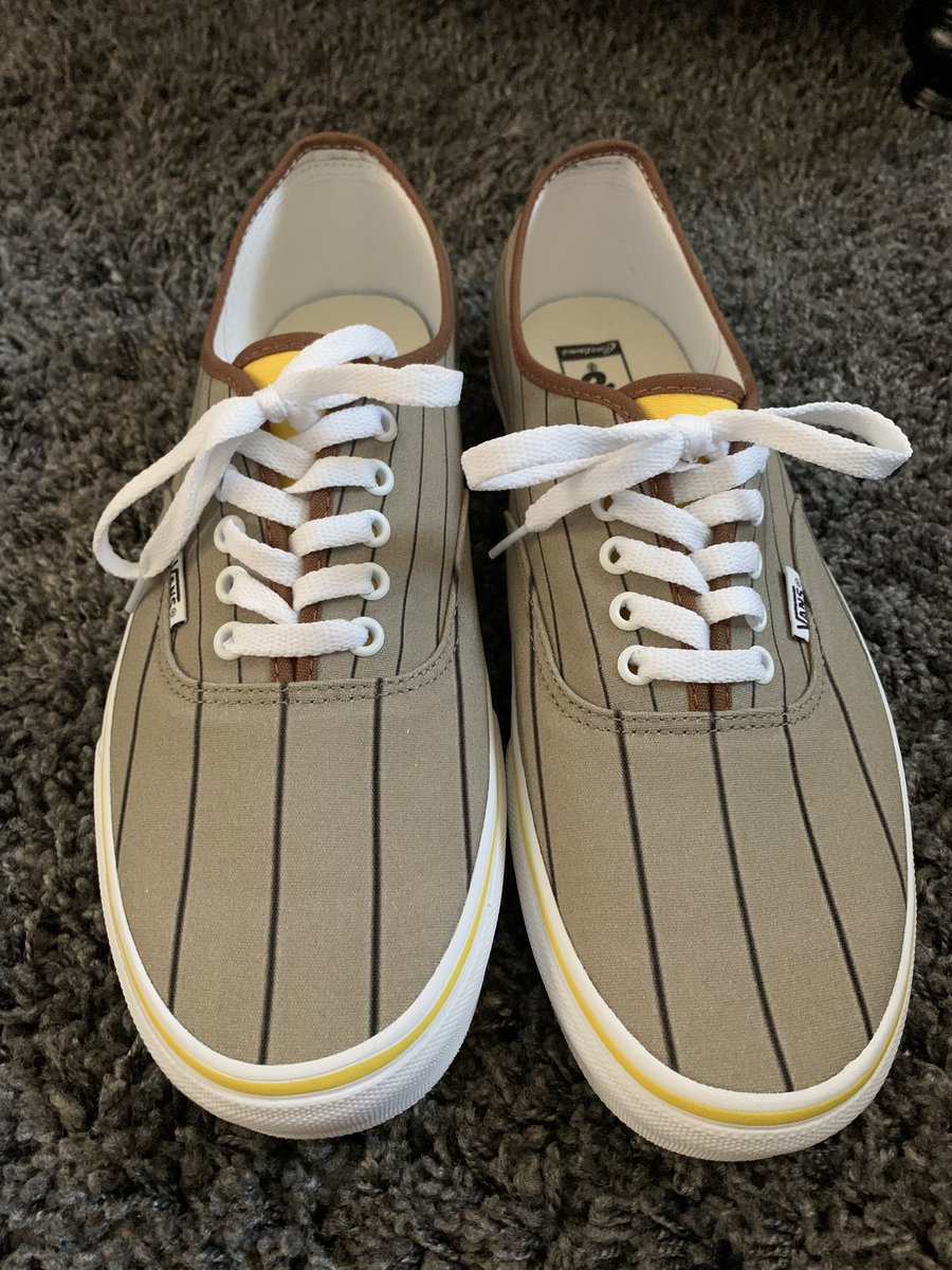 jack_sd_'s tweet image. My @Padres custom vans arrived 🔥🔥🔥