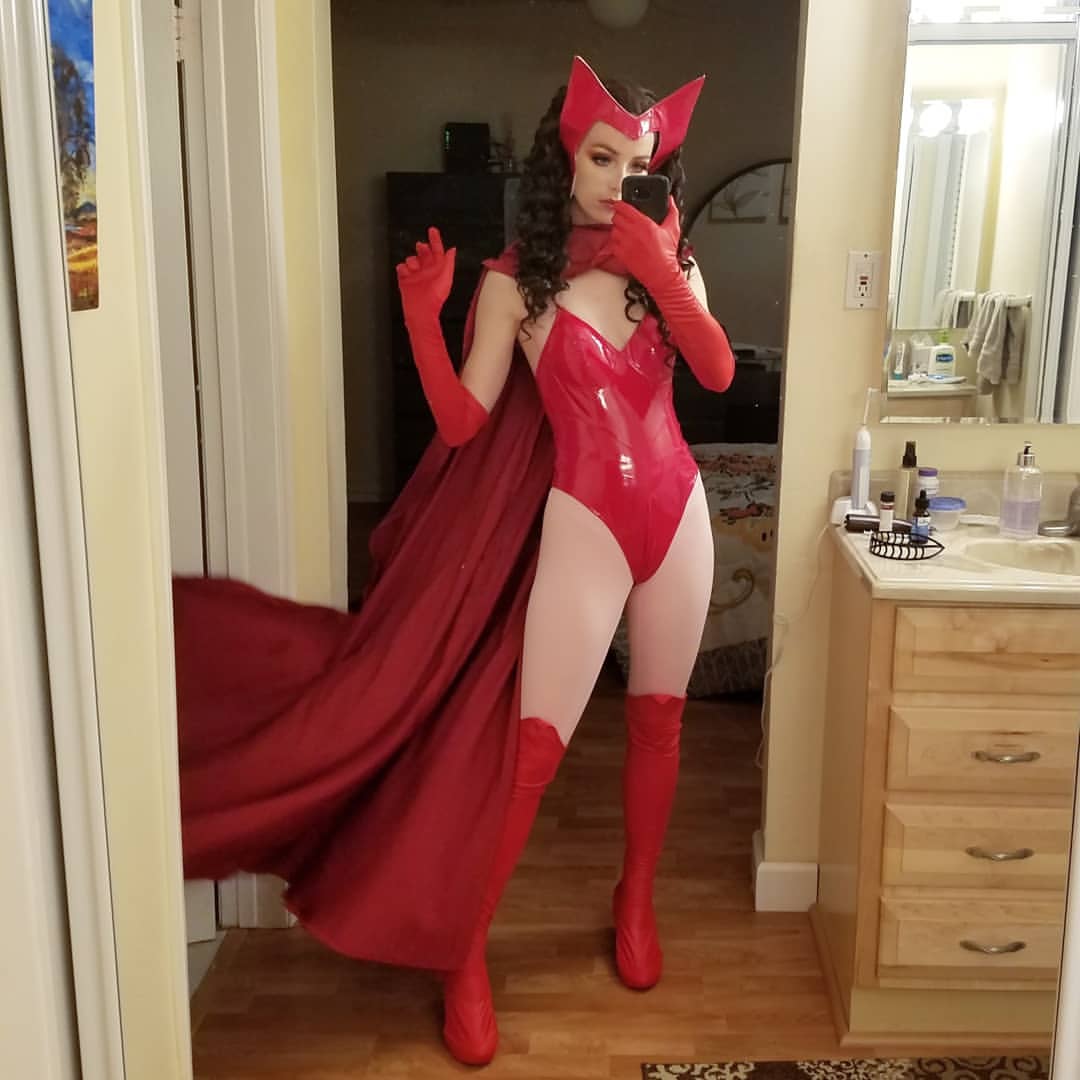 AryanneDobro's tweet photo. Scarlet Witch mood ~ ❤️ https://t.co/p6FignHf4Z