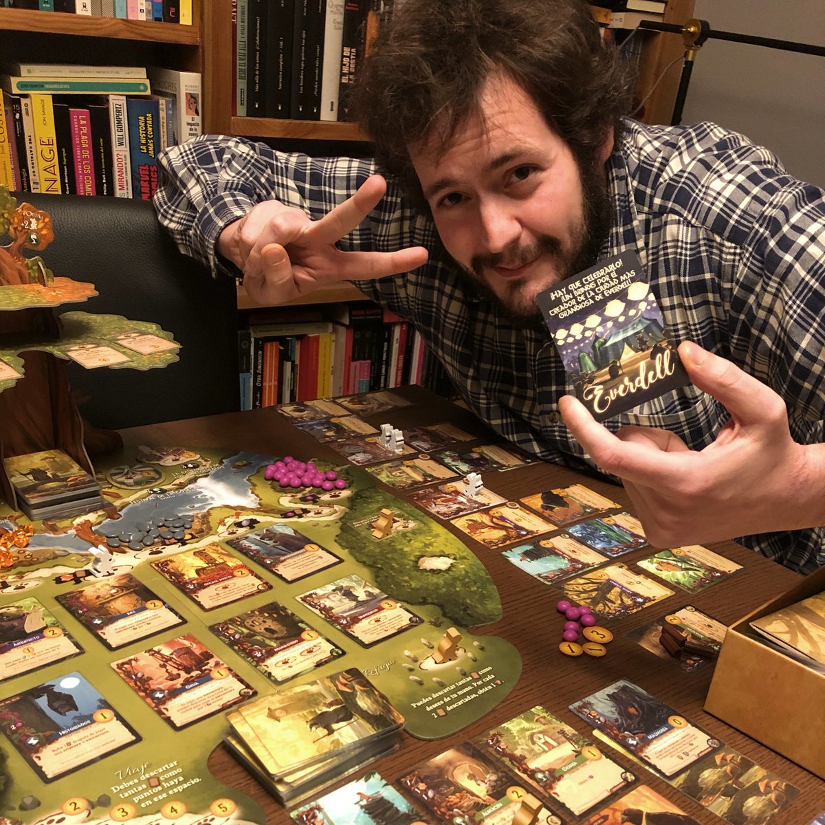 Aquí tedes un troglodita todo contento por gañar a súa primeira partida [53 puntazos] ao curriñísimo #Everdell de <a href="/StarlingGames/">Starling Games</a> (editado en castelán por <a href="/MalditoGamesES/">Maldito Games</a>)!