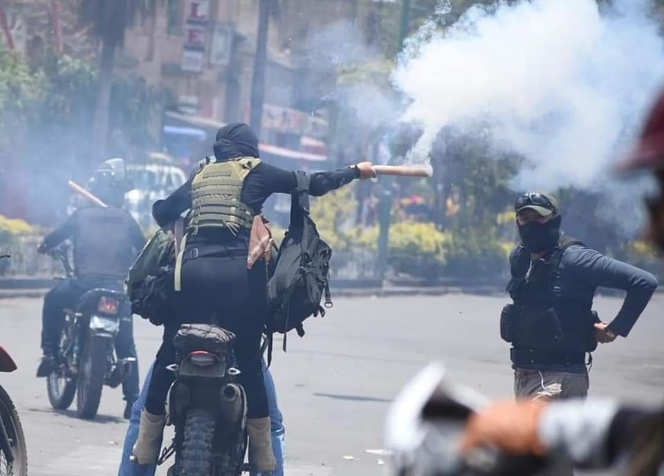 amuytha's tweet photo. LA CIDH CALIFICO COMO GRUPO ARMADO A LA R.J.C. DE COCHABAMBA Y EL GOBIERNO NO HACE NADA CONTRA ELLOS
La CIDH. Ve un "grupo armado violento"
denominados como los Motoqueros este grupo sería un #MiliciaArmada que gosa la protección del gobierno de #JeanineÁñez y de la #Policía. https://t.co/CYxkVc9g0h