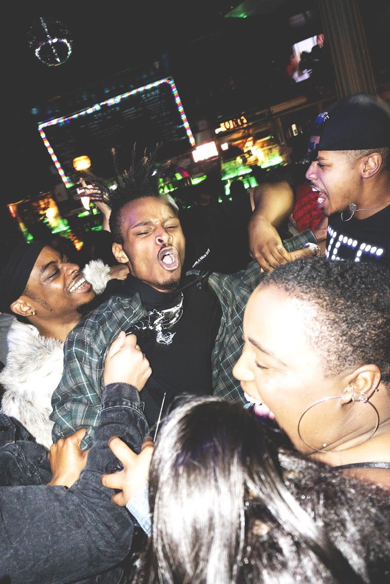 dontfollowmekaa's tweet photo. Birthdays were the worst dayssssss.....🍾🎈🧧😢
Toast To More Life!
More Power To The Culture!
Shot by 📸 @dgtldiego
#FubuVibesBash #DeepEllum
#FubuPalooza #VibesTexas https://t.co/3dUnJiZRTG