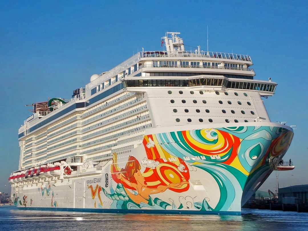 nauticallyspeak's tweet photo. #TuesdayThrowback - @CruiseNorwegian #NorwegianGetaway arrives on her maiden call to Southampton on 14th January 2014 - we would then embark her for a one night cruise 👍🛳️

#ncl #feelfree #breakawayclass #norwegiangetaway #hullart #cruiseship #southampton #cruisemarsh https://t.co/nSEGJOaKNR