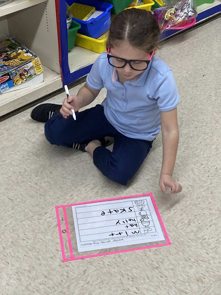 ExtraInKinder's tweet image. New Reading Centers are fun! #KennedyCallOut #Burbank111