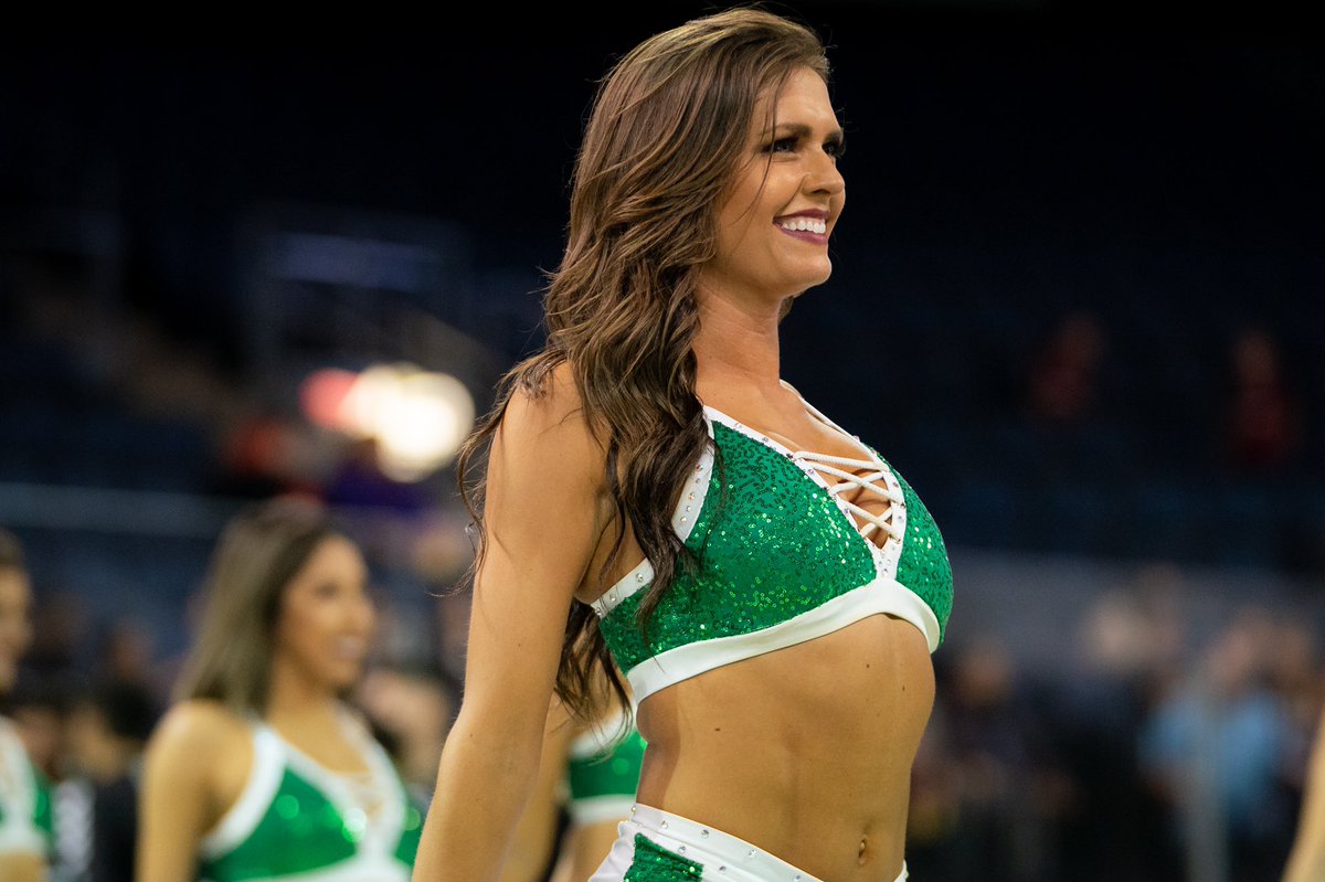 sidekicksdance's tweet photo. Ready to take on the week! Make it a good one!!💚⁣
⁣
📸: @themichaellark ⁣
⁣
#masl #prodancers #procheer #vamoskicks https://t.co/cmFoBKVNEO
