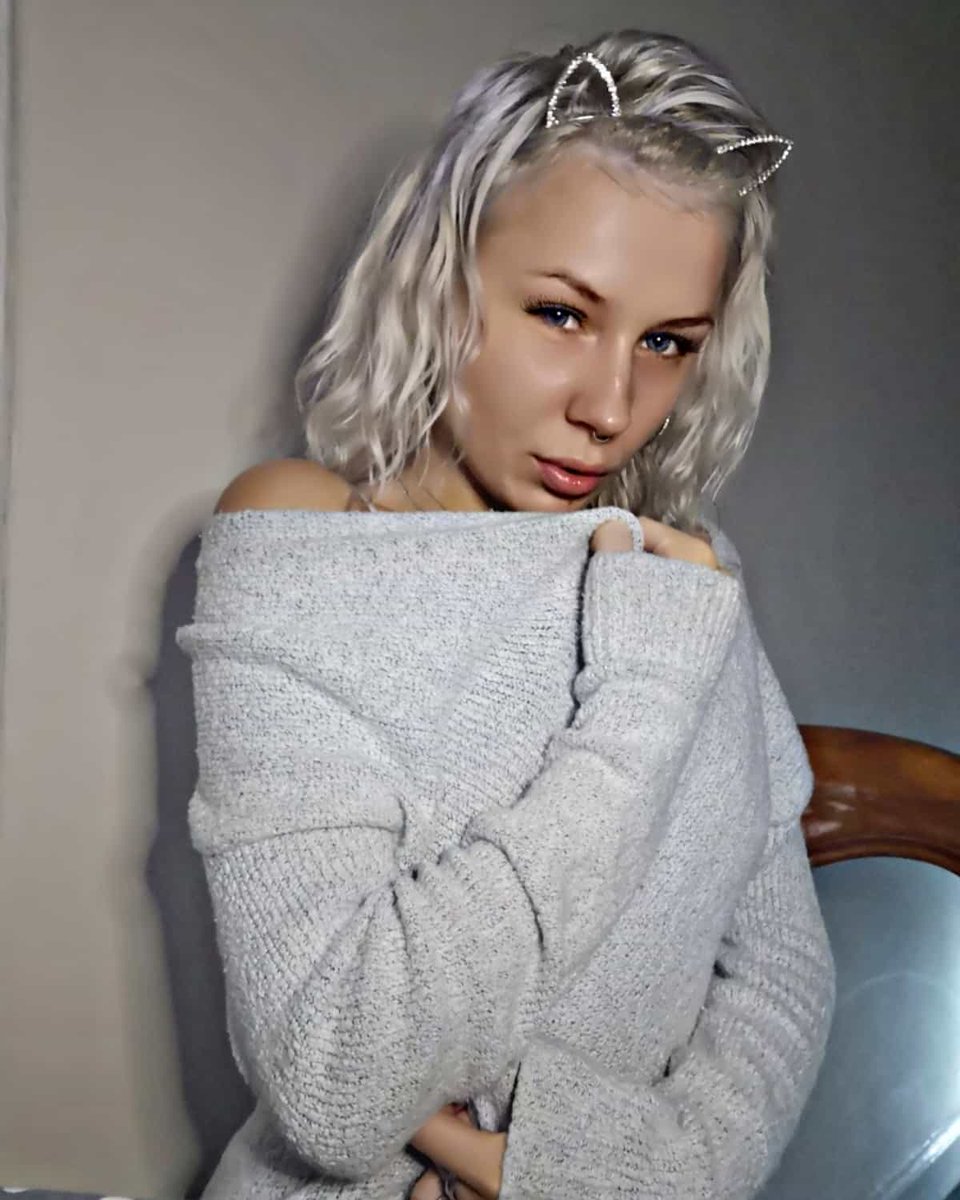 Staying warm ✿✼:*ﾟ:.｡..｡.:*･ﾟﾟ･*
#selfie #SeductiveSunday #Kitty #cuteness #models