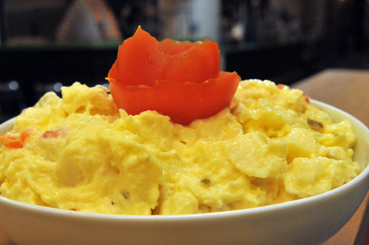 Potato potahto, no matter how you say it, the taste will always be amazing. Try our potato salad along with a Torta to make it a perfect meal!
.
.
.
#potatosalad #salad #tortas #mannys #mannystortas #minneapolis #food #yummy #instafood