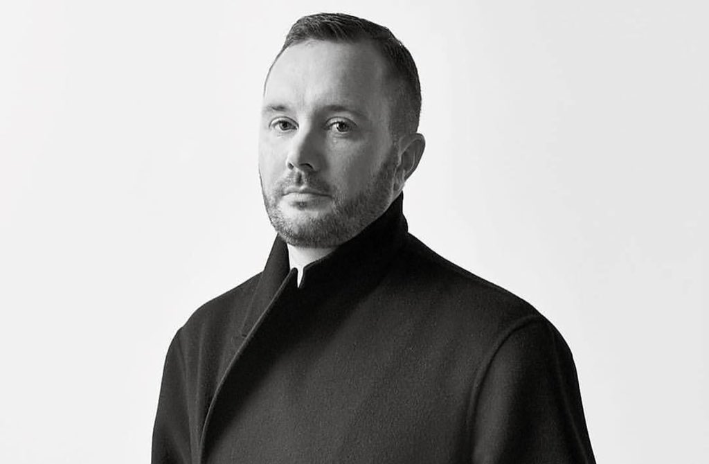 “You wear clothes in the street, so everything’s streetwear. You can wear a couture gown down the street and that turns it into streetwear.”
– Kim Jones, Creative Director of @dior 

#DHLFashion #MondayMotivation #FashionQuote #Dior