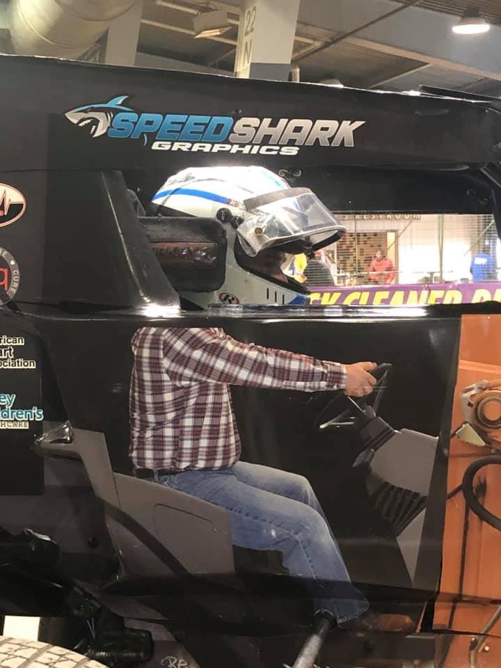 SpeedSharkG's tweet photo. Getting ready to practice! SpeedShark Graphics David Prickett - The Neverlift Motorsports/David Prickett Racing #15DJ scored as the #15J #chilibowl2020 #teamspeedshark
.
.
.
#speedsharkgraphics
#brand #dirtmidgetracing #tulsa #tulsaoklahoma #chilibowlnationals #chilibowl https://t.co/kdX29FBgAh
