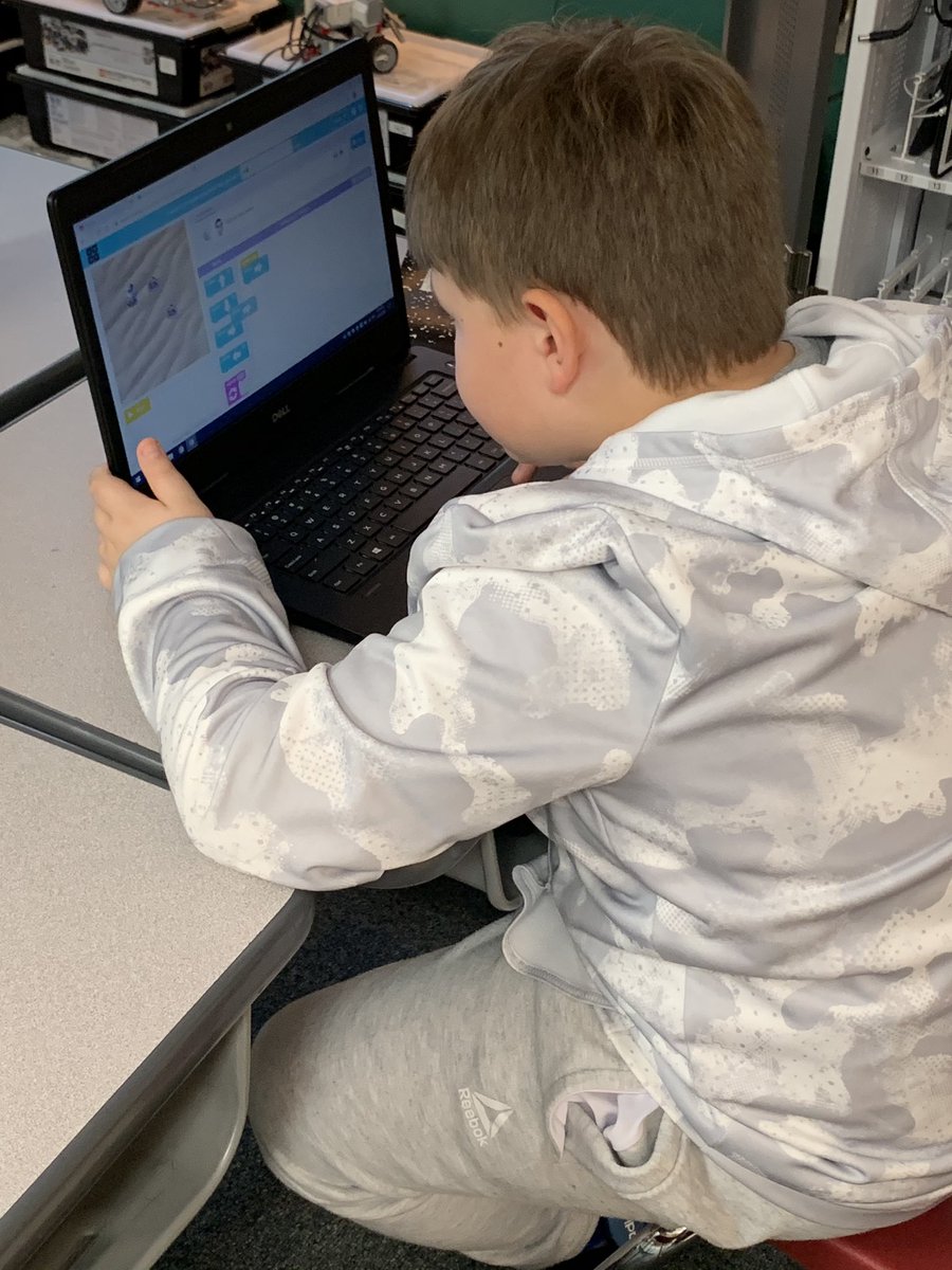 JennyEdrington's tweet image. #hourofcode #ProsperCodes #LeadthewayLF #room300FUN