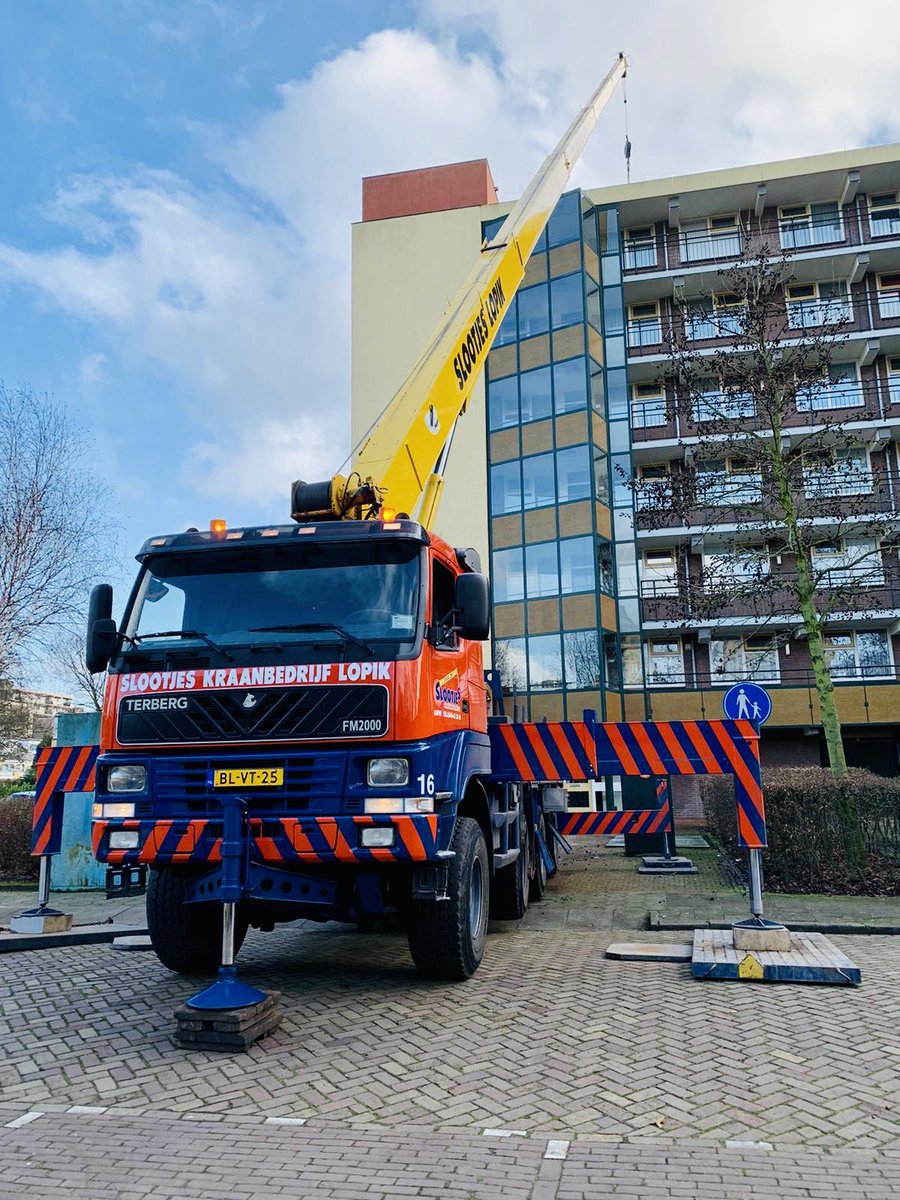 slootjeskranen's tweet photo. Manitex 38 meter lekker aan het hengelen in Rijswijk vandaag... https://t.co/GBWKwAnuxt