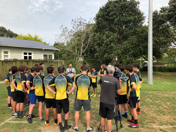 Great to catch up with recent Manu Samoa and ex Blues Defence coach Alastair Rogers. Check out the 1st 2 parts of Al's excellent series on the Tackling the new Tackle Laws. 
therugbysite.com/coaching-video…
Thanks Al.