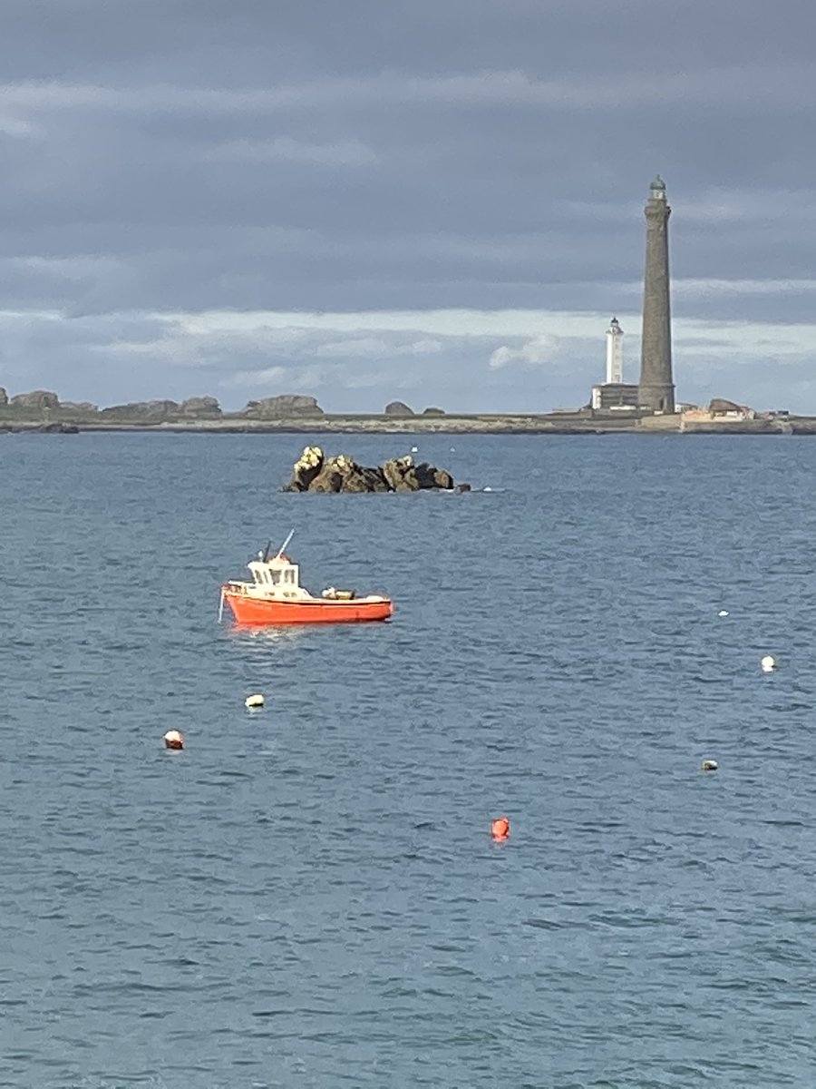 Notre belle Bretagne  nous avons le phare le plus haut du monde en granit  c est chez nous à Plouguerneau vive la Bretagne #emojibzh
