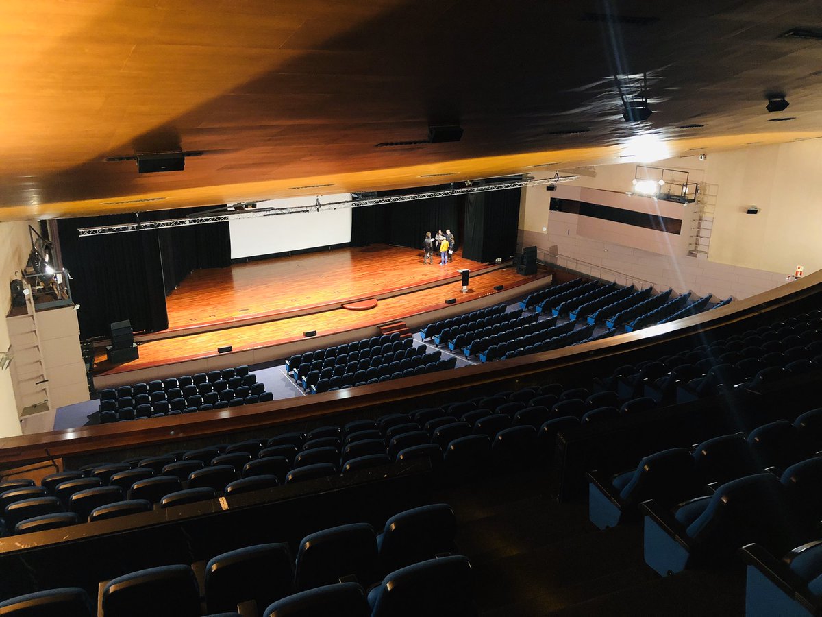 raiguade's tweet photo. En aquesta sala es celebraran els actes principals de l’ #FTP20 de @ColFiCat amb capacitat per 1600 fisioterapeutes. El 2003 s’hi va celebrar el @WCPT1951 Congress. 9 sales simultànies,espai expositors,espais solidaris, esoais de debat... #SomFisio @yolsare @ClaraBerge @FisioSoto https://t.co/UAtIRvo5KK