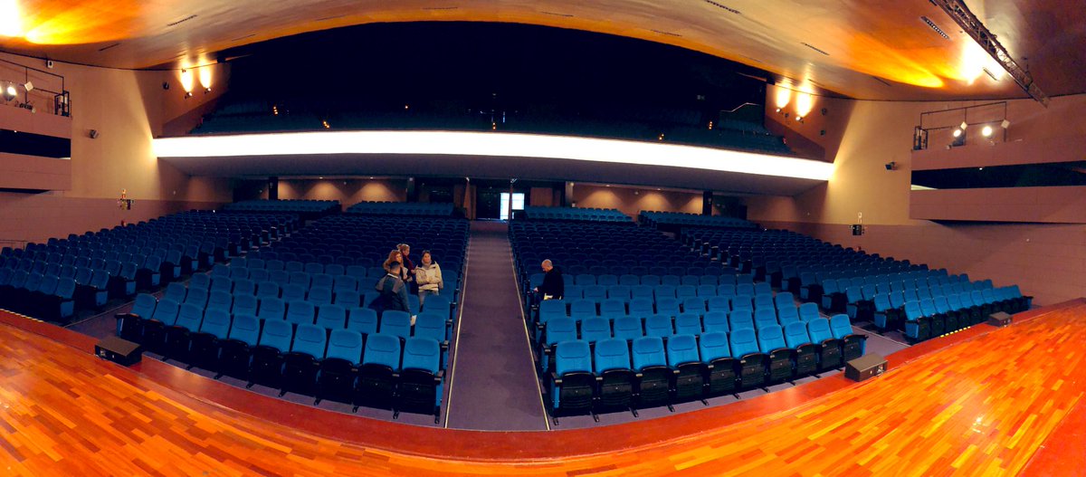 raiguade's tweet photo. En aquesta sala es celebraran els actes principals de l’ #FTP20 de @ColFiCat amb capacitat per 1600 fisioterapeutes. El 2003 s’hi va celebrar el @WCPT1951 Congress. 9 sales simultànies,espai expositors,espais solidaris, esoais de debat... #SomFisio @yolsare @ClaraBerge @FisioSoto https://t.co/UAtIRvo5KK