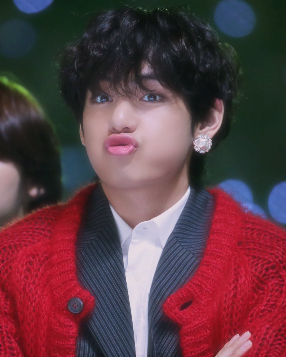 - ☆ 13/366i actually cried a little before posting this cause he’s just THAT cute