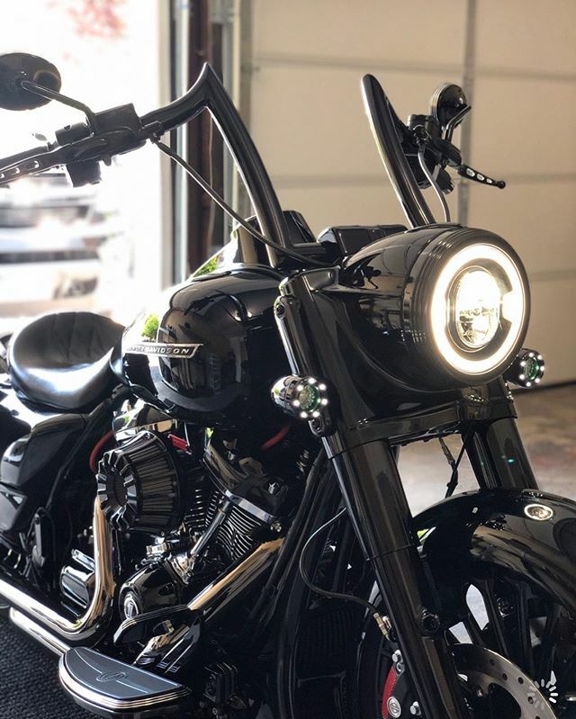 vindikta's tweet image. Nice #Roadking with some of our 14” Wildcat bars. .
.
. #baggers #roadkingnation #roadkinglife #wildcat #harleyroadking ift.tt/2TkdYjB