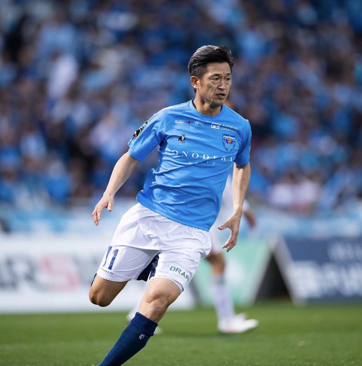 Kazuyoshi Miura renovó con Yokohama FC. El próximo mes cumplirá 53 años. El futbolista que sirvió de inspiración para el camino del personaje Olver Atom jugará una temporada más. Debutó en 1986 en Brasil, compitió en Europa y jugó en su selección durante una década. REY KAZU.