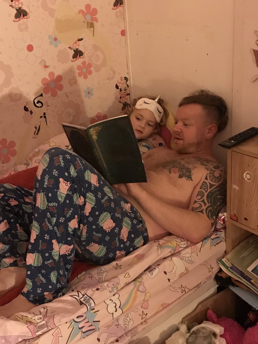 HayleyWildbore's tweet photo. Land of green ginger for these two tonight. Not sure whole fall asleep 1st πΉ @priory_primary #prioryprimary #DaddyDaughter https://t.co/Yw1A2gETVG