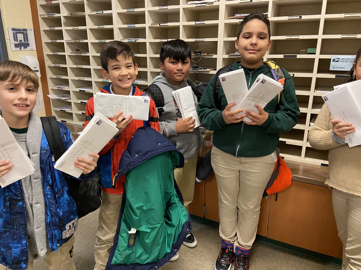 greener_glc's tweet image. Hey LB Restaurants 👀watch👀 your 📦✉️mail. Our letters are ready!! 📬💌 @ElementaryGlc students are sending another round of letters to over 100 @LongBranchEC restaurants asking them to go #StrawFREEinLB with us.  Don’t be left out. Show your support for the 🌍 and our students!