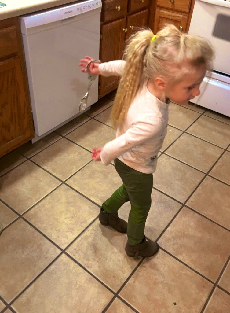 HeatherShrader9's tweet photo. When you show the police officer how easy it was to get out of his handcuffs and now you got extra charges https://t.co/pbP4WcGRcH