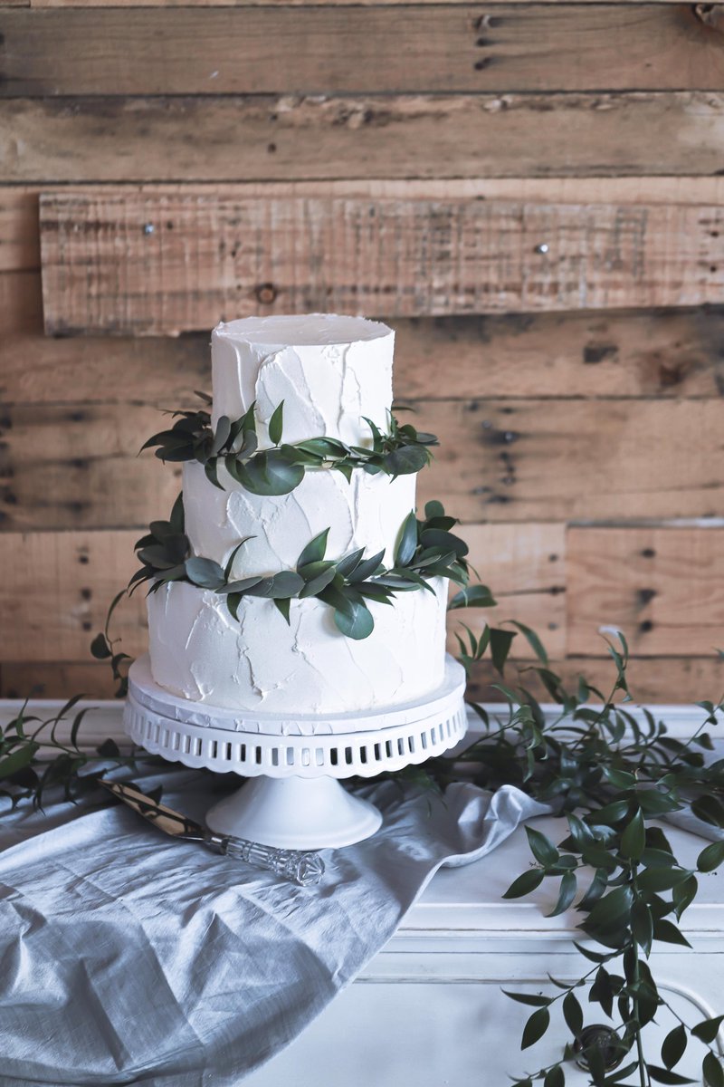 bijoussweets's tweet photo. Beautiful classic #weddingcake.
All #buttercream https://t.co/MjO2fa287V