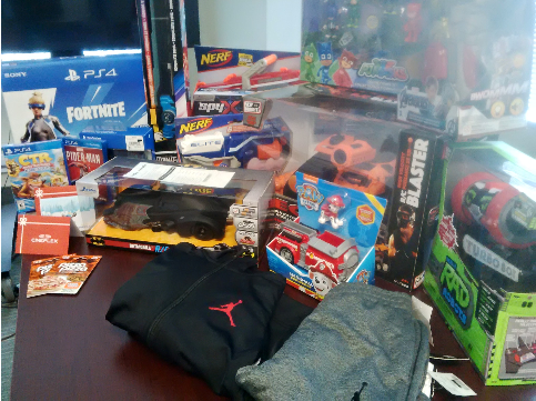 BlairBryce's tweet photo. Thanks to the generosity of the North|Star Utilities Solutions team, they raised $1,886 for two underprivileged families. Way to make a difference in our community over the holidays. #HarrisGiveBack is a big part of the #WeAreHarris culture #MakeADifferenceMonday https://t.co/kgT6D1y0OA
