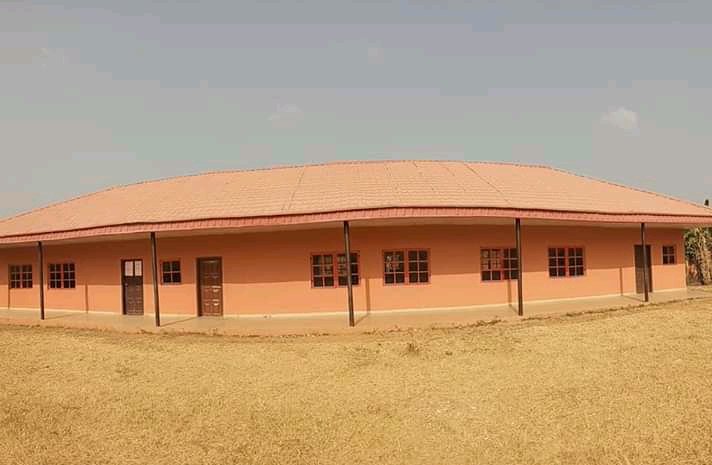 EdoUpdates's tweet photo. Renovation of Obe Primary School Sabo,  Owan West Local Government 

Completed as Promised

#GGO2020

@gloria_adagbon https://t.co/Mr6ZHd4Va3