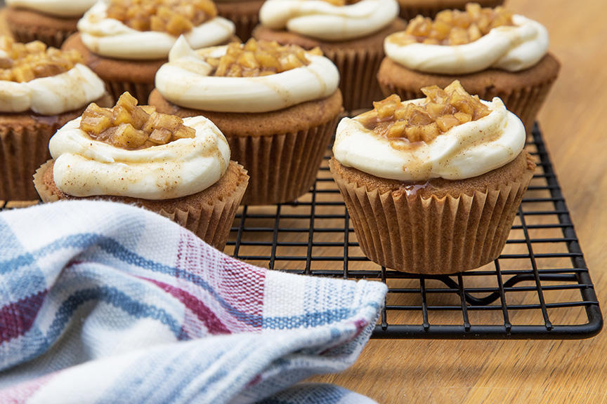 Cupcakes pommes-canelle et glaçage fromage à la crème : recettes.qc.ca/recettes/recet…