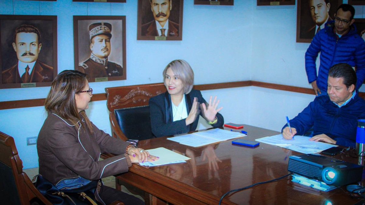 PaulinaMonreal_'s tweet photo. Iniciamos esta semana de intenso trabajo con la #ComisióndeTransparencia donde contamos con la presencia de la maestra @lululopezsalas directora de la @UTIMDURANGO quien expuso el plan de trabajo y la innovaciones para este 2020 en materia de transparencia. https://t.co/cXTT4vkikE