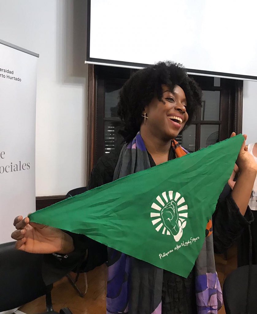 poderdecidir's tweet photo. Tuvimos una importante conversación con una de las feministas más importantes del mundo @ChimamandaReal aprendimos que juntas somos poderosas!
Gracias por tu empatía y corazón feminista 💚!!
#sororidad #poderdecidir
✊🏼💚 https://t.co/G1rrCHNSMU