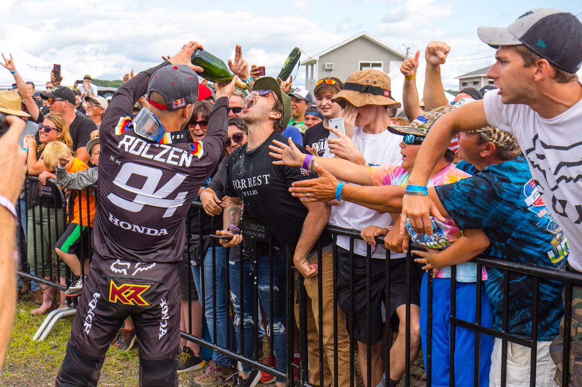 ProMotocross's tweet photo. 1️⃣0️⃣9️⃣2️⃣ days since @KenRoczen94’s last Supercross W I N 🏆 Congratulations Ken 🦾 #ProMotocross #RealRacing #ThisIsMoto #KR94 https://t.co/IZMLR4080C