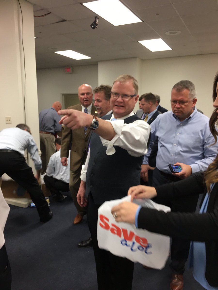 Senate Majority members teamed up with <a href="/KYHouseGOP/">KY House Republicans</a> &amp; legislators from across the isle to make a difference to those in need. Thank you @FeedingKY for allowing this bipartisan effort to end hunger in KY. Today is dedicated to Rep. <a href="/BamCarney/">Bam Carney</a>. Get well soon!  #kyga20