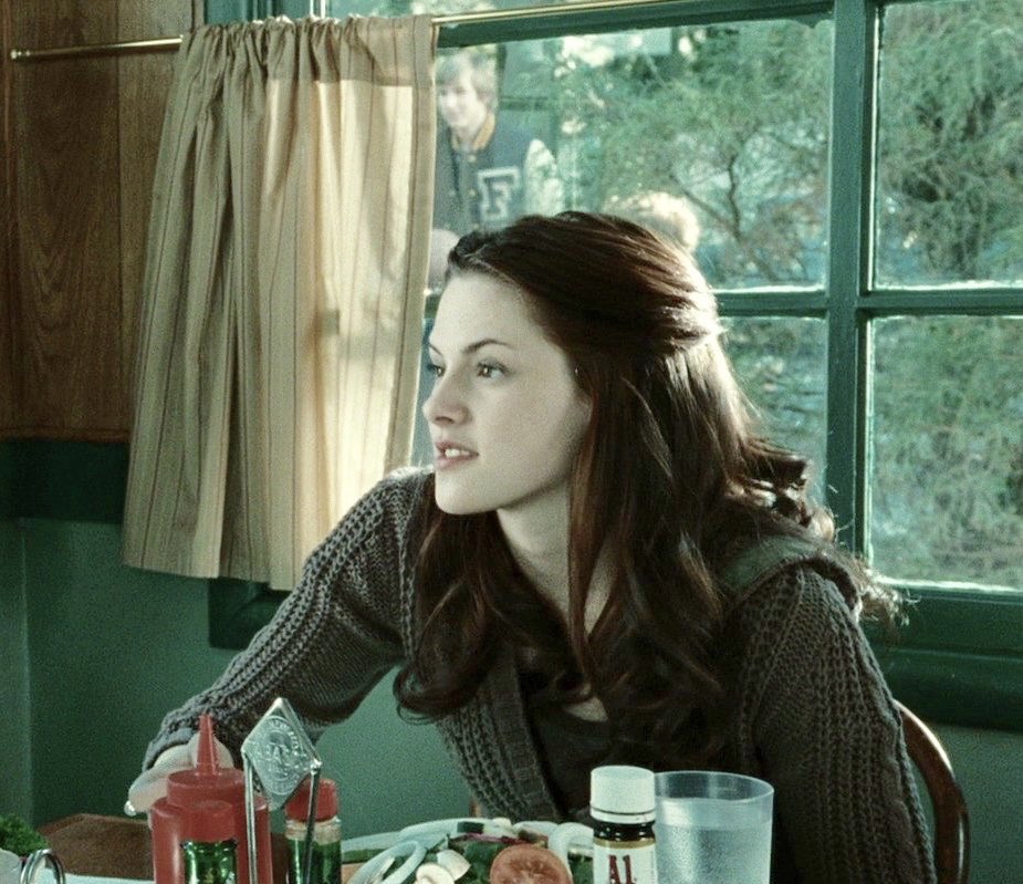 will this become a thread of my favorite pics of Bella Swan on the twilight saga? Yes. It will. She’s stunning 