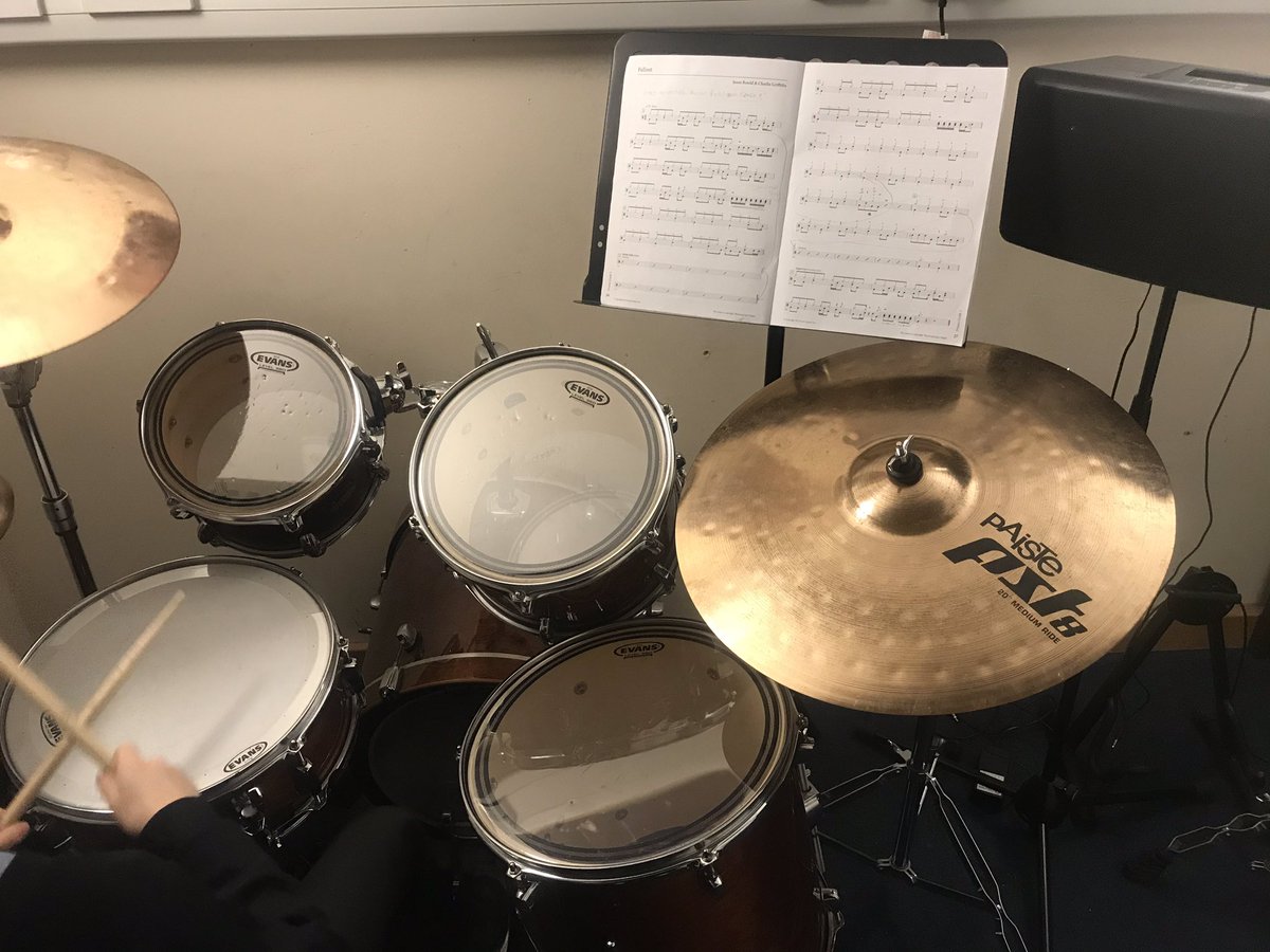 greeniedrums's tweet photo. Great to be back with @TheRhythmStudio Jedi Younglings for a new term 💪🏻🥁🙌🏻🥁👌🏻🥁
#rhythmstudio #therhythmstudio #jedi #younglings #starwars #kensington #chelsea #college #drumskensing https://t.co/kNZL2kJbbT