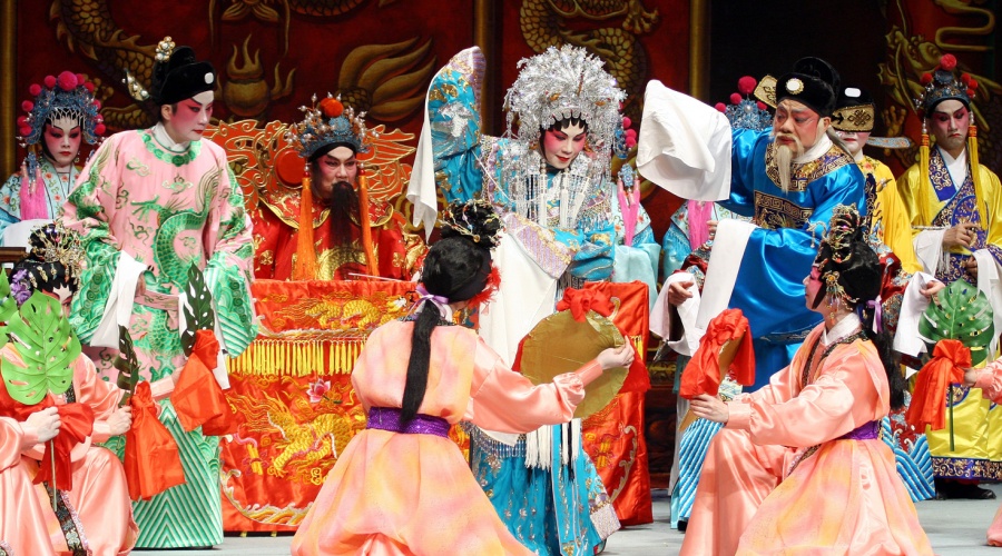 surreylibrary's tweet image. Celebrate Lunar New Year!  Come learn what goes on behind the scenes of a Cantonese Opera, including a makeup demonstration, a presentation on the history of the opera and a live performance.

Sun, Jan 19 | 2:00-4:00pm | Newton Branch
ow.ly/ki1U50xRyP5