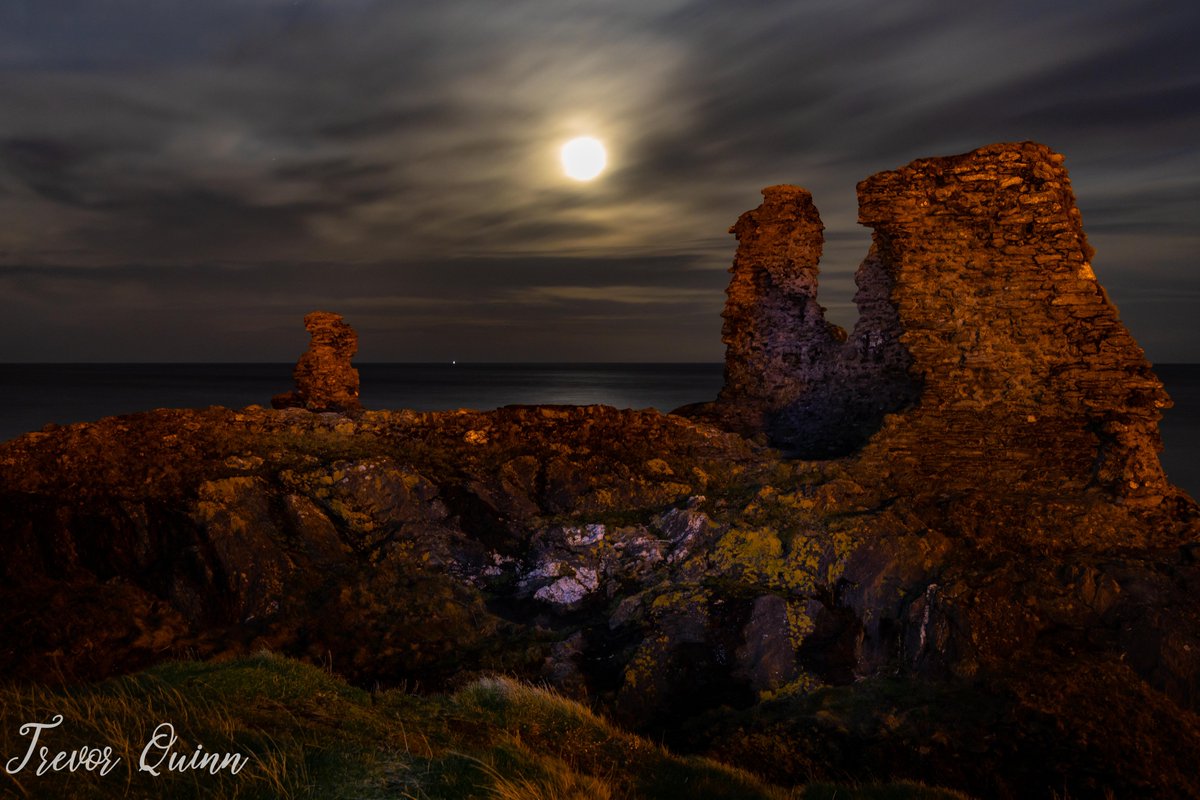trevorquinnphot's tweet image. The Moon rising over the Black Castle tonight about 8.45pm. Not quite the calm after the Storm either, it was still quite windy out there 🙂🙂

#wicklow #blackcastle #ireland #longexposure #stormbrendan #vmweather #visitwicklow @deric_tv @barrabest @visitwicklow @WicklowTownTeam