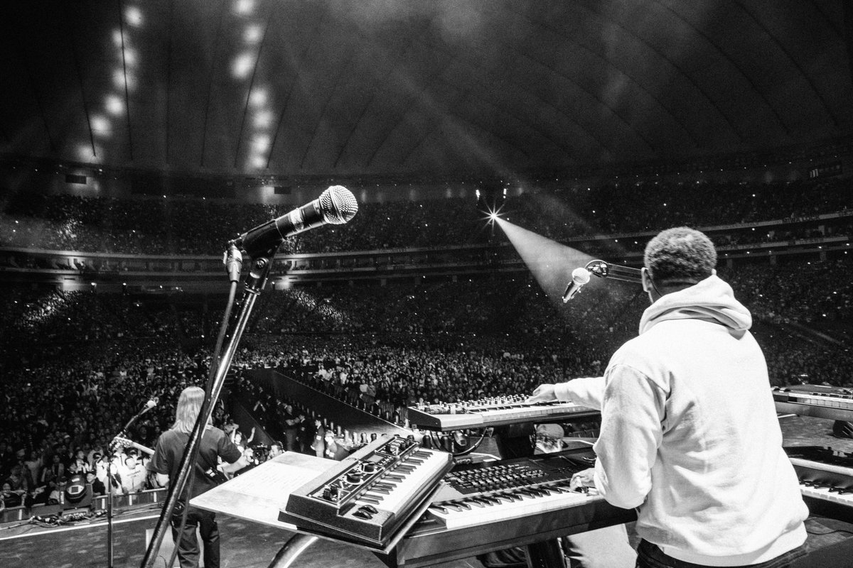 Maroon 5 tweet media