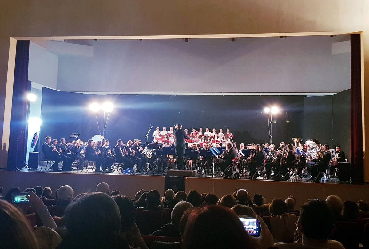 OFMAmantea's tweet photo. Tutte le foto del #ConcertodelNuovoAnno (Gran Galà Classico) tenuto dall' Orchestra di Fiati Mediterranea Città di Amantea Sabato 4 Gennaio 2020 presso il Teatro Auditorium del Campus "F. Tonnara" https://t.co/PIY2pyRDaX https://t.co/KCaYpVcmsX