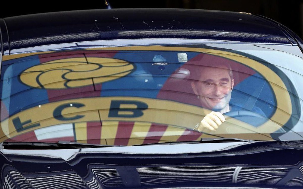 IbaiLlanos's tweet photo. No se ha reído nunca en casi tres años y sale descojonandose el día que le despiden 

Este hombre se va como una absoluta leyenda https://t.co/o0ji8VKEv0
