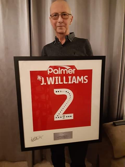 Guest of Weston Park Cancer Charity tonight at <a href="/BarnsleyFC/">Barnsley FC</a> in the legends suite.
Great night with the players shirt sponsors. Surprised to be given this at the end of the night
#feelingproud
#standuptocancer
#myhometeam