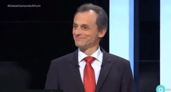 LaCrono__'s tweet photo. Creo que es el momento de dejar de lado nuestros miedos y confiar en los chavales. Démosles la oportunidad de demostrar que pueden estar a la altura de cualquier mujer.
Que nada enturbie sus sonrisas. https://t.co/s7FxlDXXa8