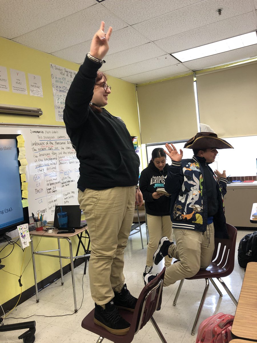 Ms_Barillari's tweet photo. Reading comprehension taking center stage! Here we are showing what we know about complex texts with tableau! #7thGradeRocks #ArtsIntegration @MargaretBrent53 @WitWisdomELA https://t.co/4wnSTQbAsR
