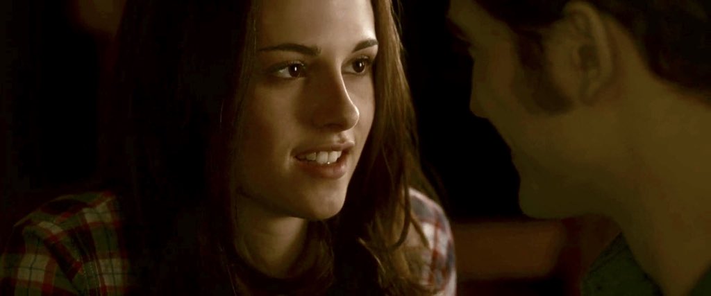 bella swan looking at edward cullen is a mood